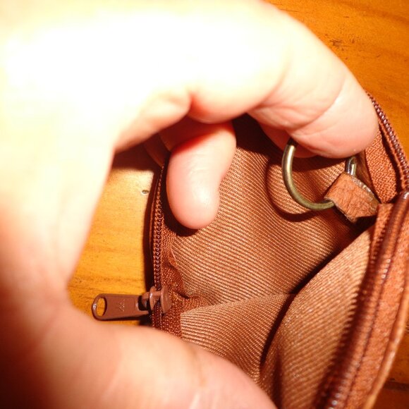 Vtg. WILSONS Leather Coin Pouch w/Key Ring Brown Zip Closure Round Embossed - Picture 13 of 13